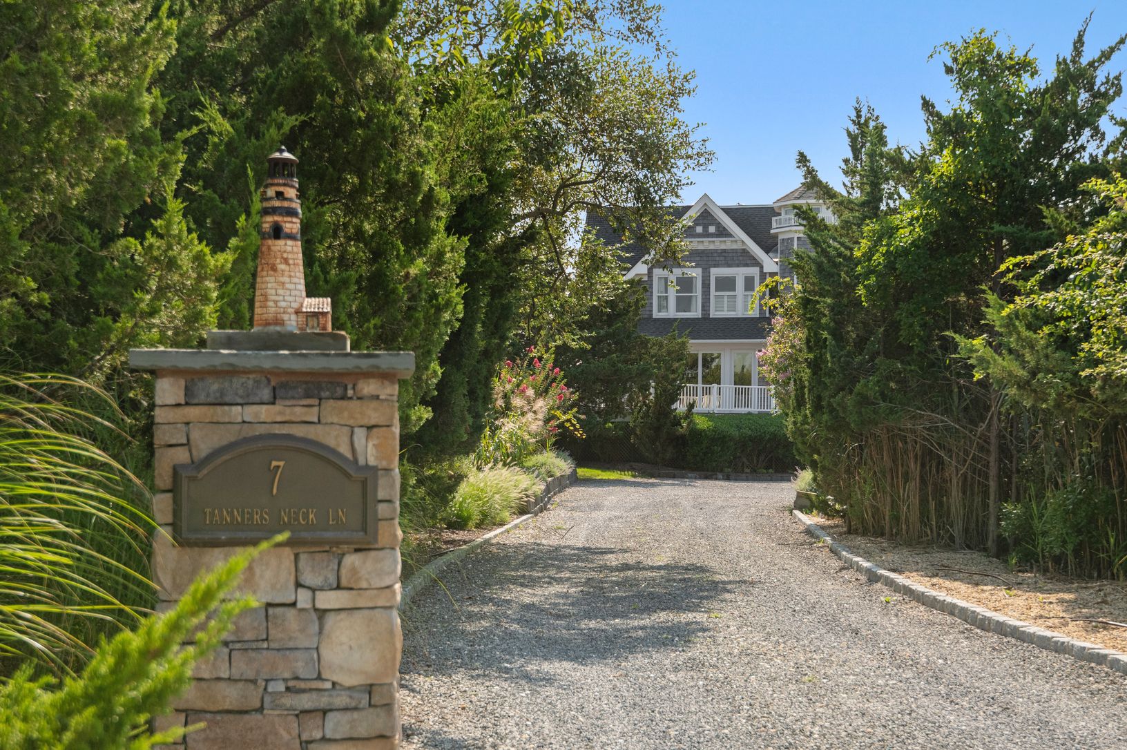 7 Tanners Neck Ln in Westhampton Out East