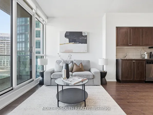 215 Fort York Blvd #712, Toronto, ON M5V 4A2