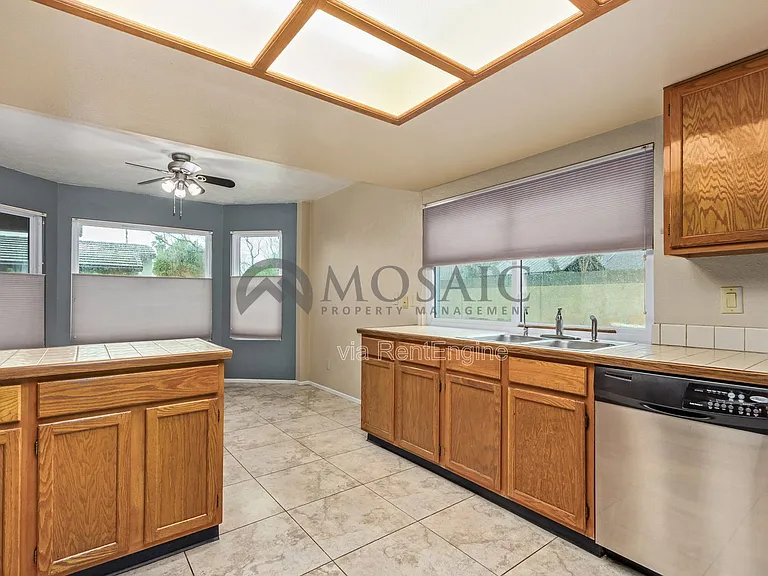 10156 E Becker Ln — Photo 11