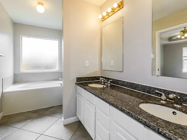 6207 Hampton Oak Ct — Photo 13