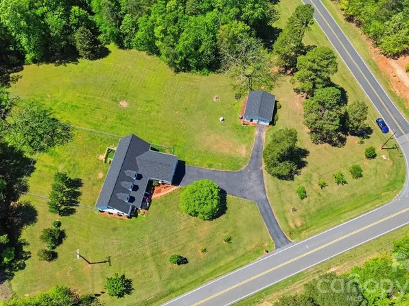 286 Battleground Rd, Grover, NC 28073