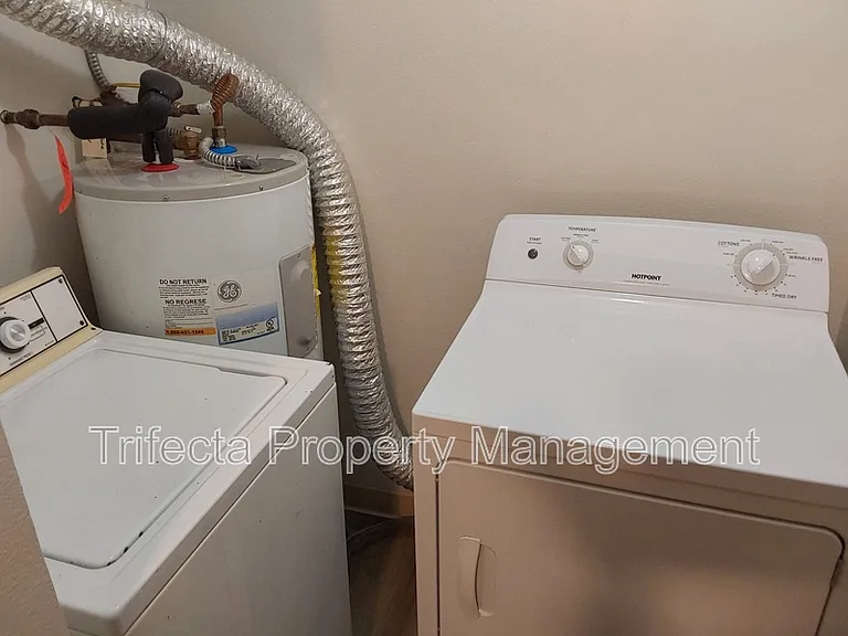 4501 Boardwalk Dr #P147 — Photo 13