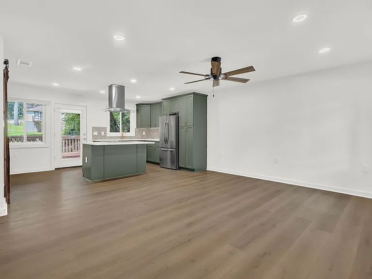 1148 Lookout Ave NW — Photo 4