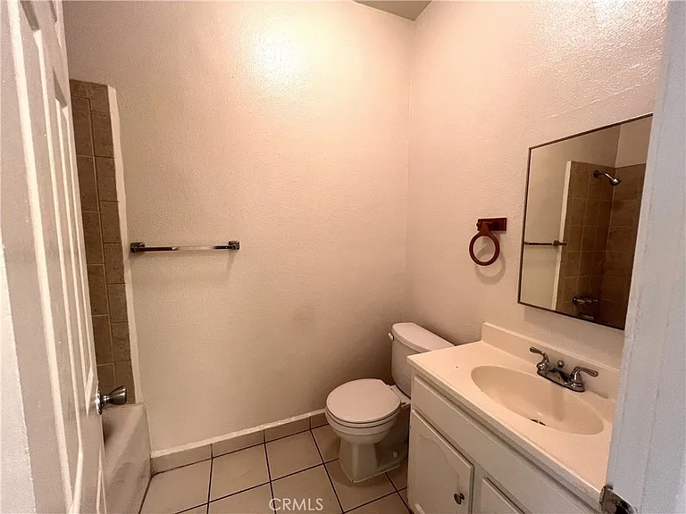3919 Walton Ave — Photo 11