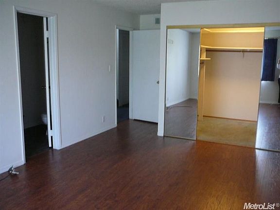 3rd image of 6825 Silverthorne Cir