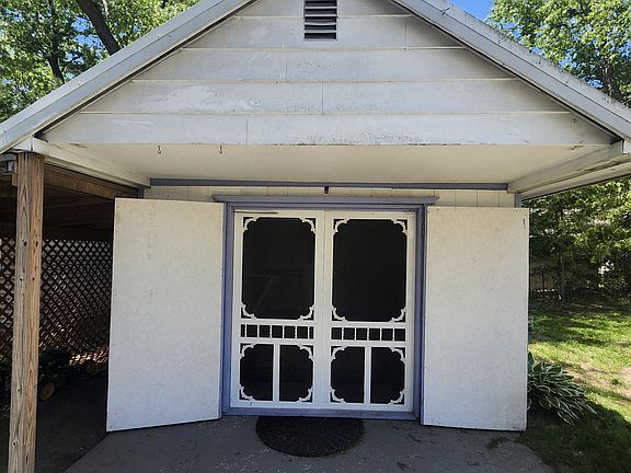 3rd image of 1321 Fletcher St
