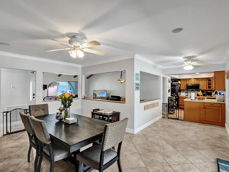 10501 NW 20th Ct — Photo 13
