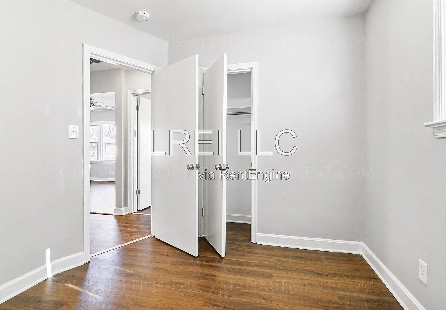 3 bed, 1.0 bath, 1015 sqft, $1,350 — Photo 4