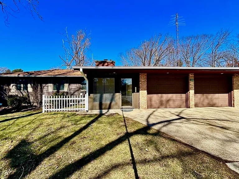 325 Winwood Ave — Photo 1