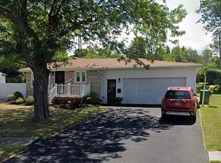 5097 Morgan Pkwy, Hamburg, NY 14075