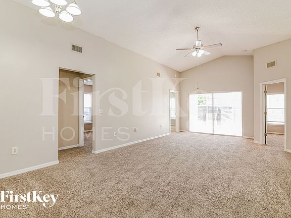 4th image of 833 Clear Creek Cir