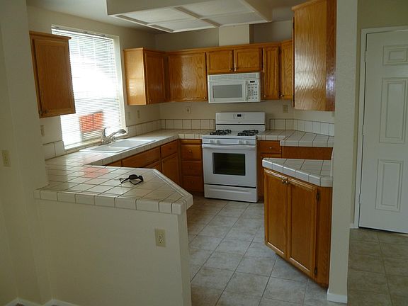 5th image of 1013 Meadowbridge Dr