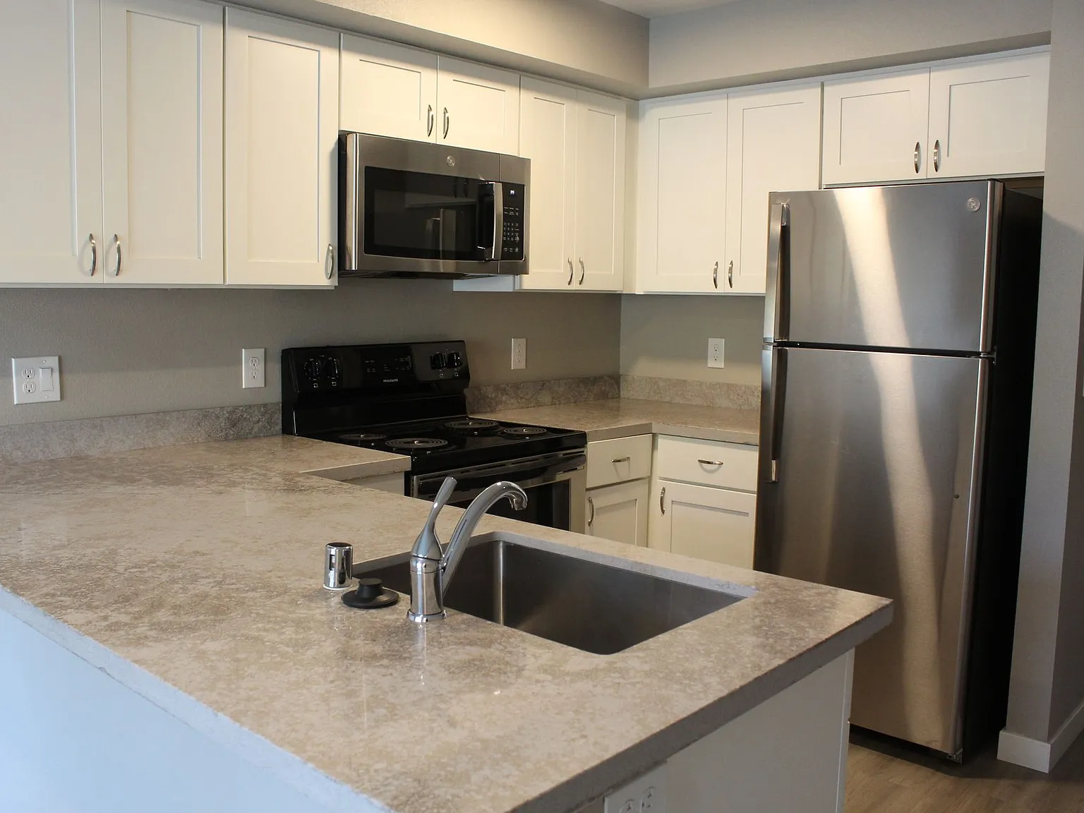 North Gateway Apartments Boutique Living! — Photo 4