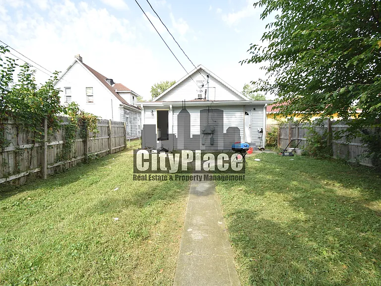 1319 W 27th St — Photo 3