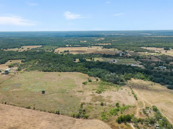 1322 High Meadow Rd, Lockhart, TX 78644