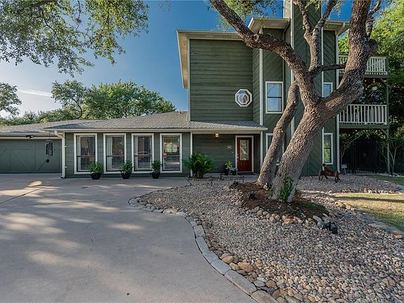 4th image of 3902 Lago Vista Dr