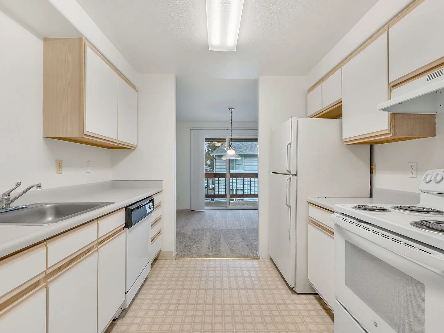 Wahanna Creek Apartments - 355 S Wahanna Rd — Photo 4