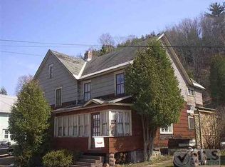 574 Jasper St, Ishpeming, MI 49849