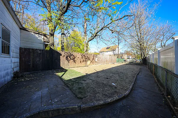Sold by Momentum Real Estate LLC | media 10