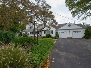 21 Melbury Rd, Babylon, NY 11702