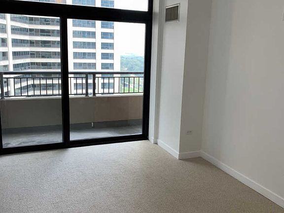 5th image of 1160 S Michigan Ave APT 1706