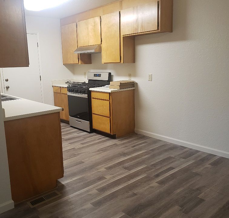 2nd image of 456 Foothill Ct #1
