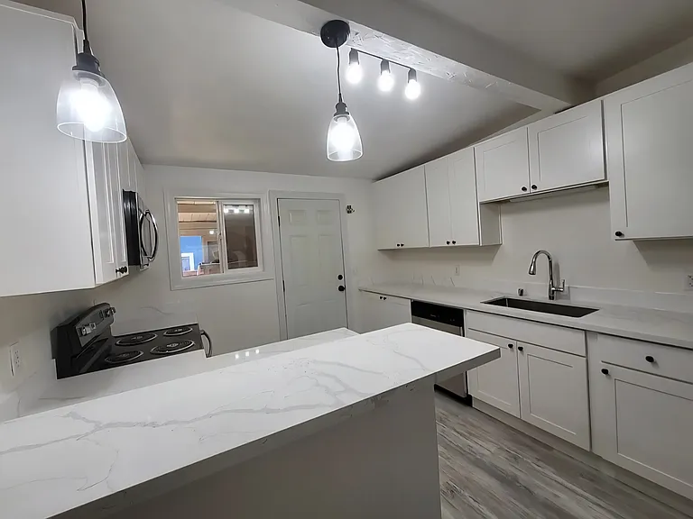 To 203 Edwards St SW — Photo 8