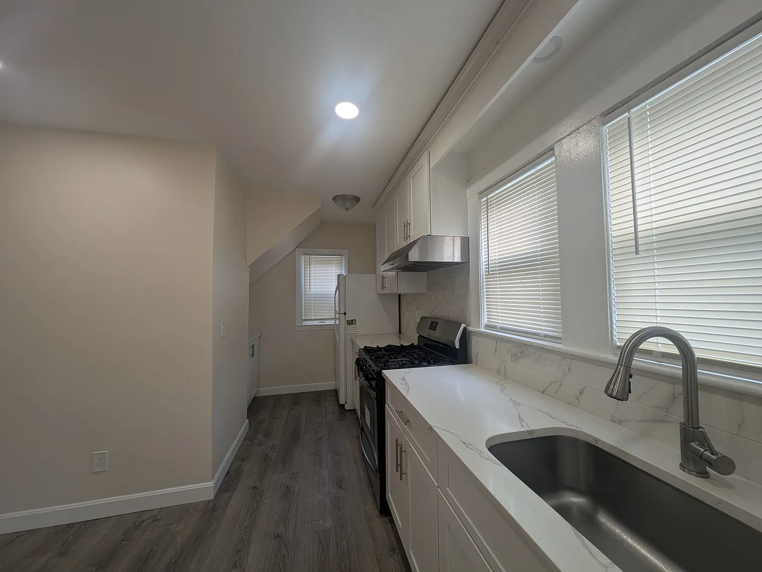 2 bed, 950 sqft, $2,600 — Photo 4
