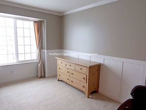 2 Front Room_02082021