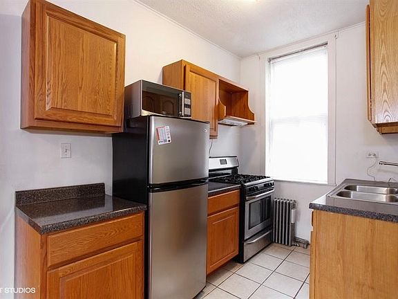 5th image of 1621 N Richmond St APT 1R