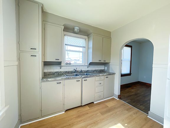 3rd image of 521 Themis St #B