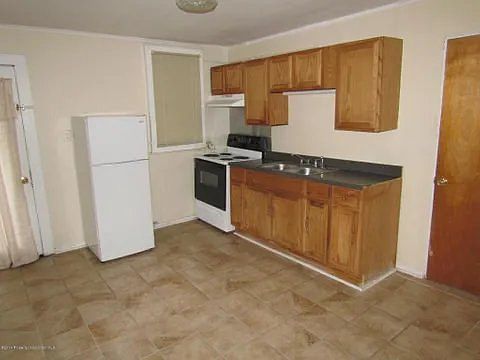 2nd image of 426 Genet St APT 2