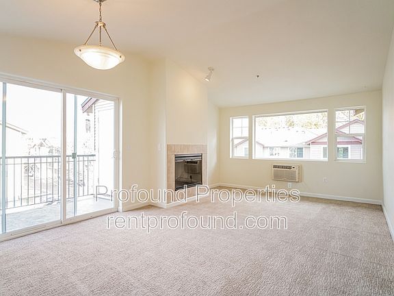 4th image of 760 NW 185th Ave Unit 302