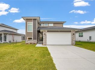 1445 SE Mesa Dr, Waukee, IA 50263