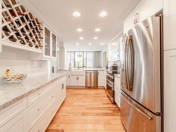 5th image of 9660 W Bay Harbor Drive #4B