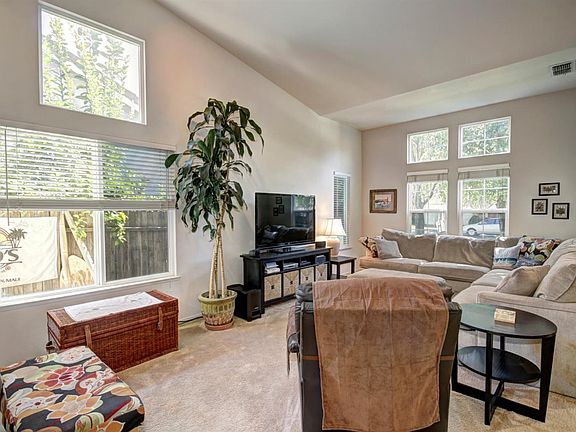 4th image of 1622 Eligio Ln
