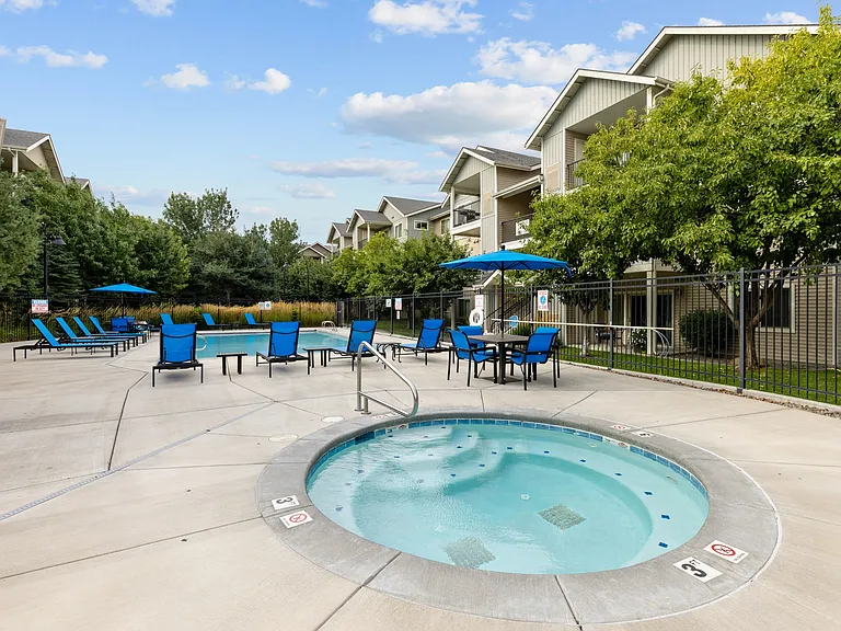 Island View Apartments — Photo 13