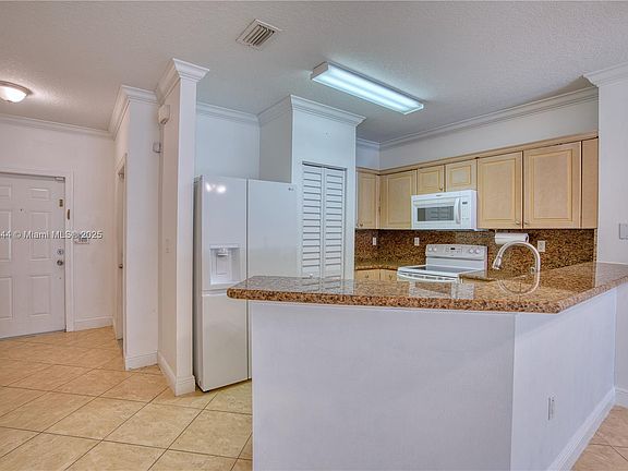 5th image of 5044 SE Mariner Garden Cir #5044