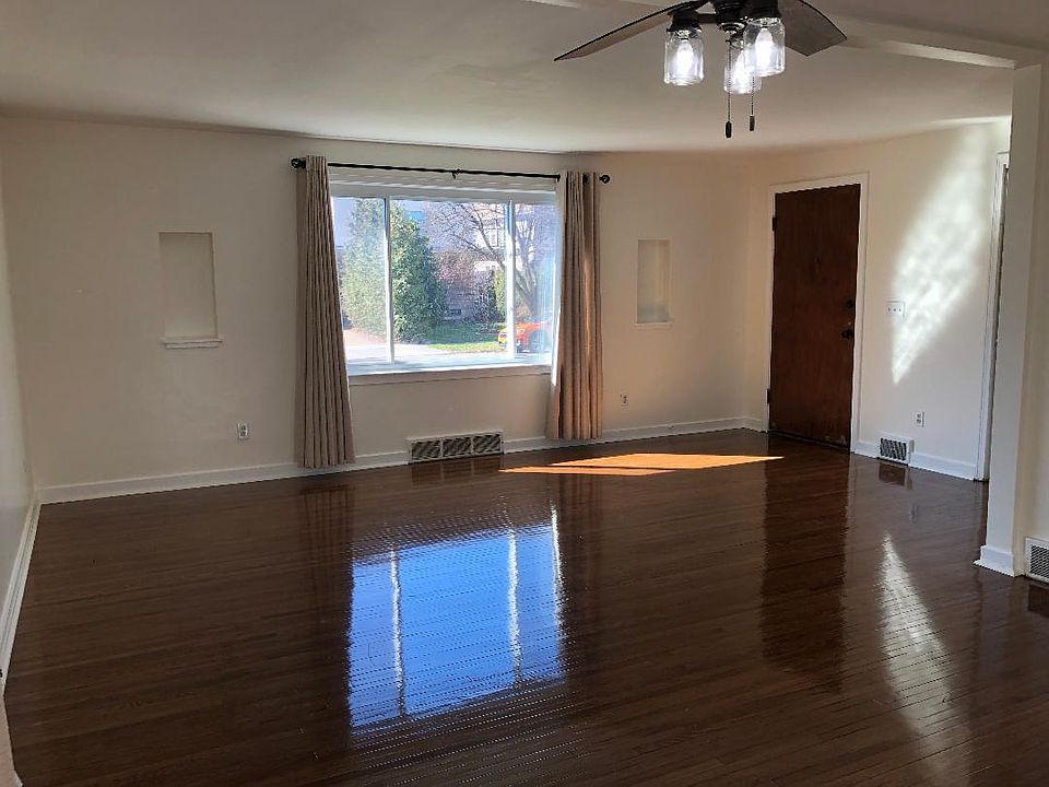Living area view with front entrance