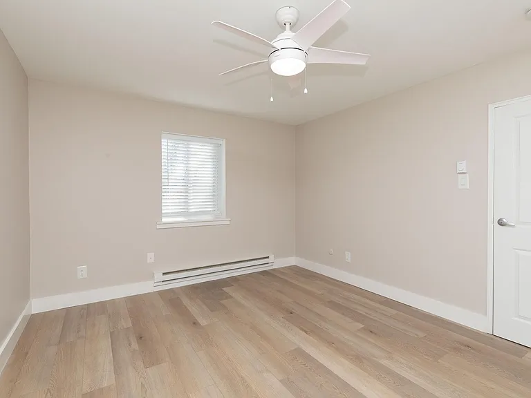 Laura Lane Apartments — Photo 58