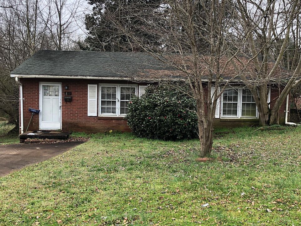 2nd image of 832 Churchill Dr