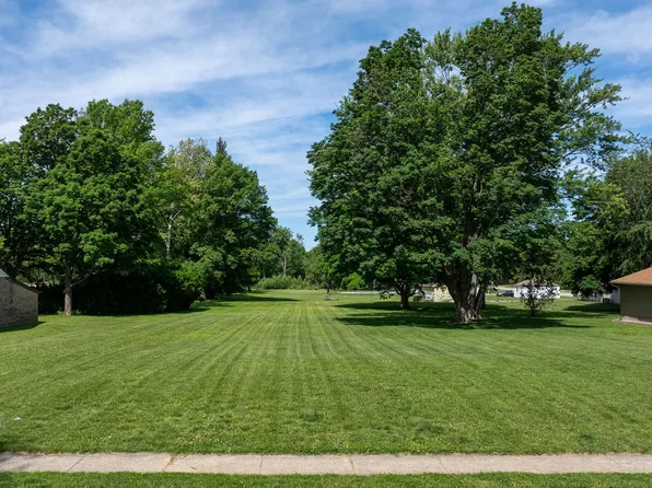 533 N Stewart St, Geneseo, IL 61254
