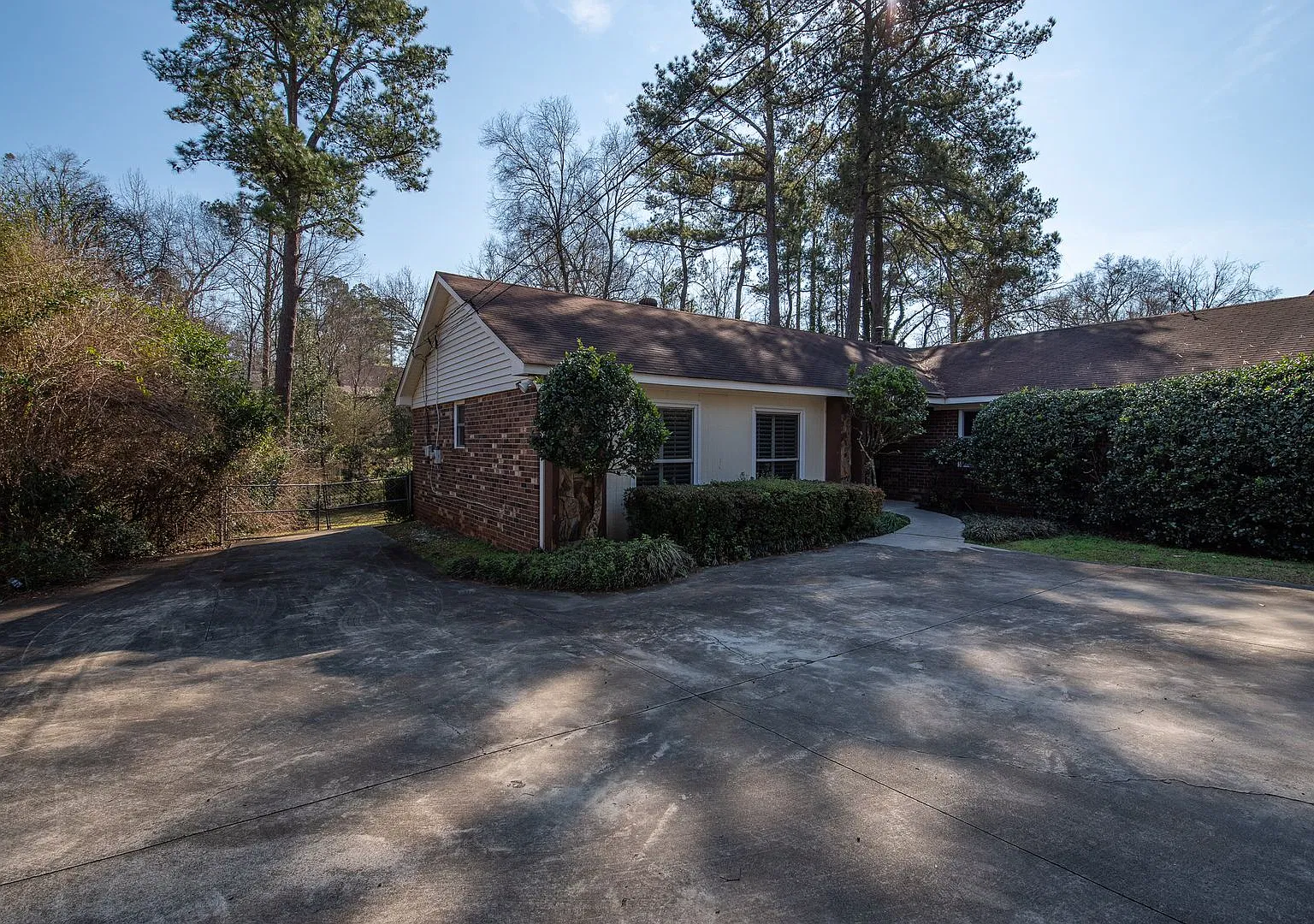 Stunning 3 Bed/2 Bath Family House for Rent located in National Hills, w/ Water, Trash, Lawn Care... — Photo 2