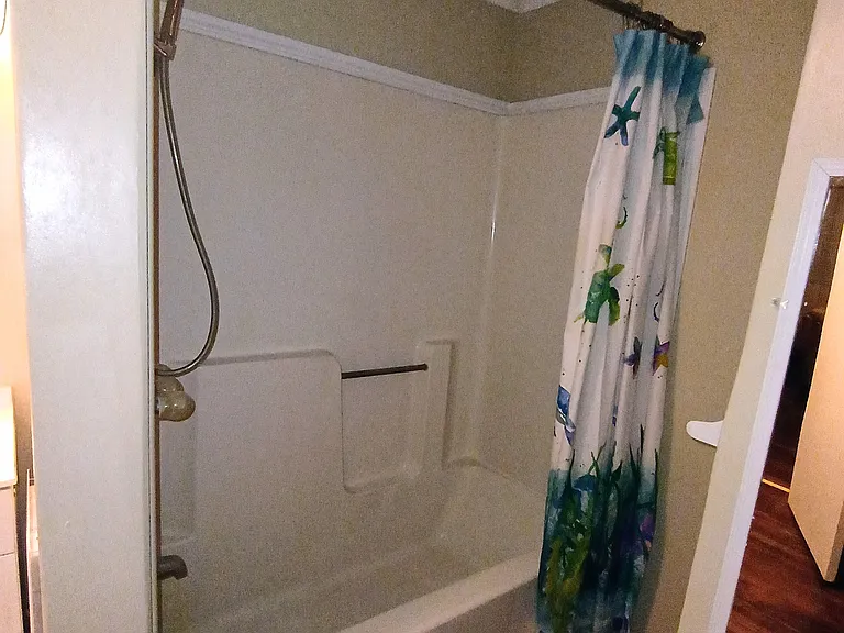 122 Burns St — Photo 7