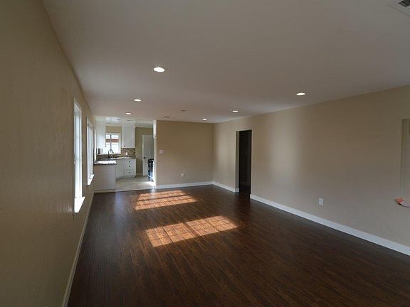 3rd image of 5493 California Ave