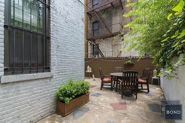 Rented by Bond New York | media 37