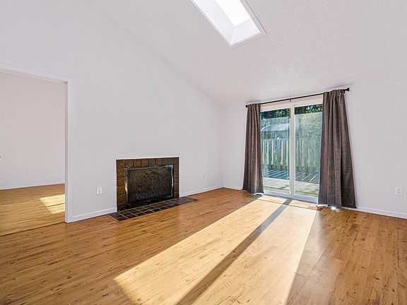 5th image of 708 126th Ave NE