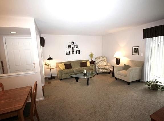 3rd image of 986 Westchester Cir #0
