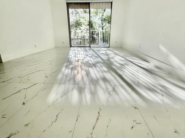 8511 NW 8th St APT 201, Miami, FL 33126