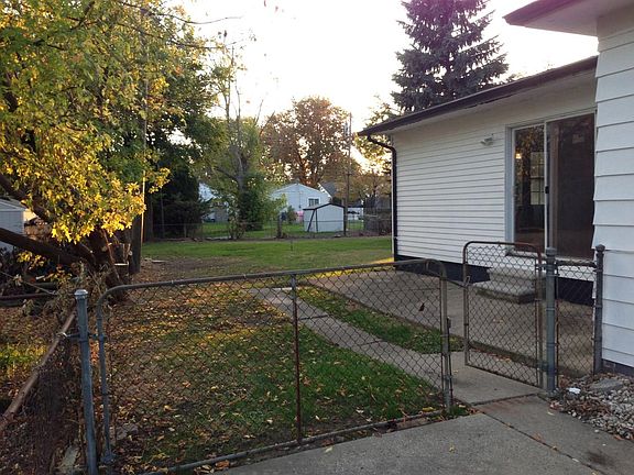 3rd image of 23950 Talbot St